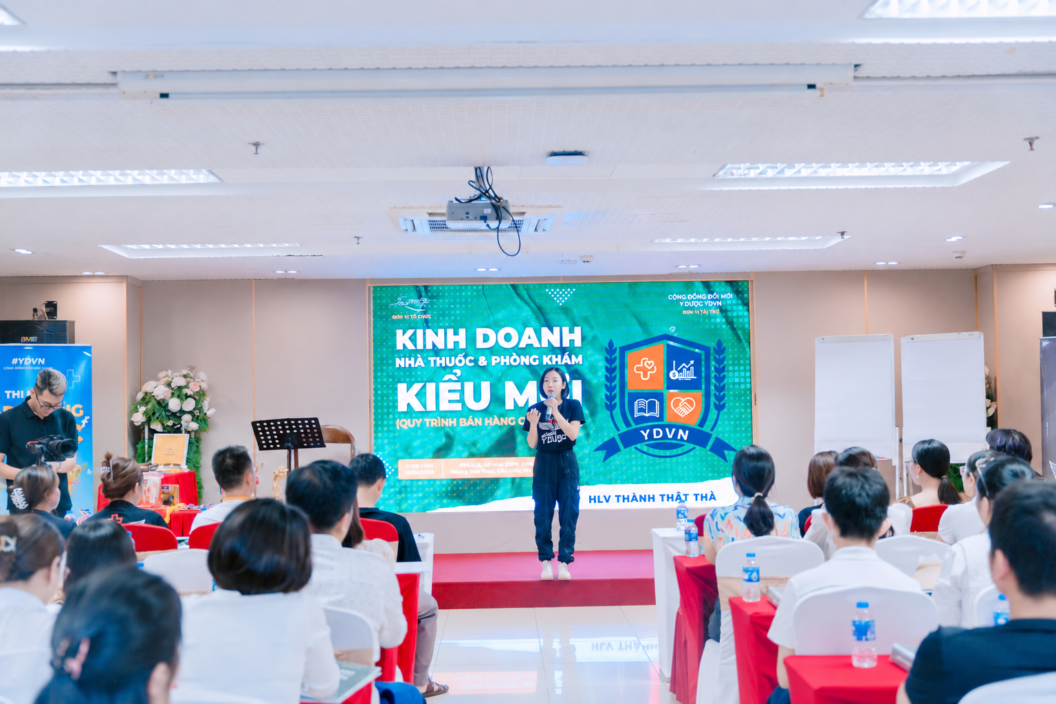 Giảng viên YDVN hướng dẫn tại buổi đào tạo với học viên tham dự